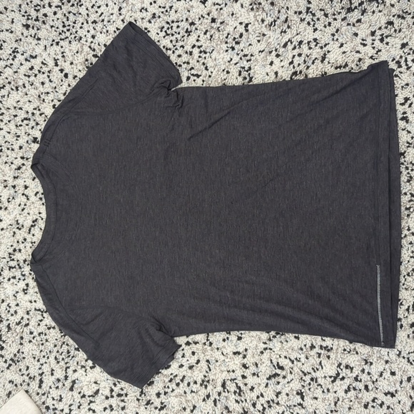 Men's Lululemon medium shirt sleeve - Picture 1 of 2